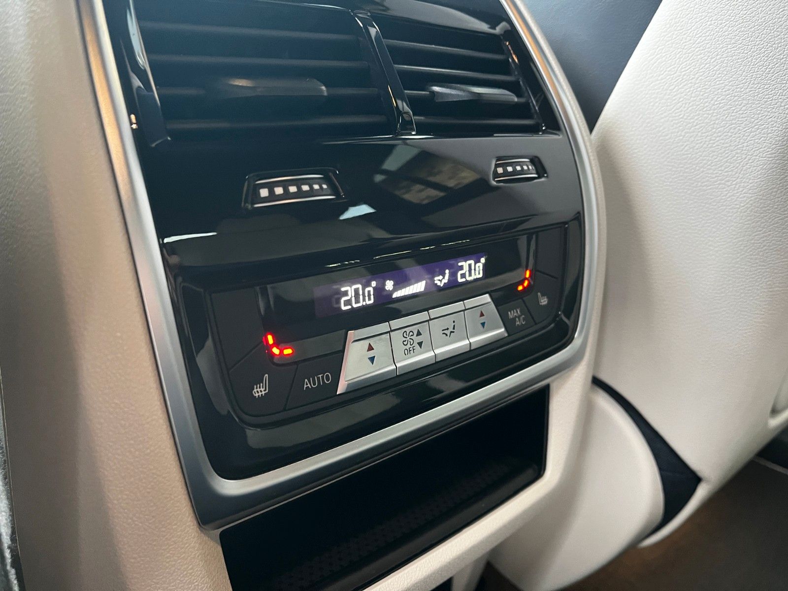BMW X6 M50i AHK Leder Laser HUD DAProf Standhz