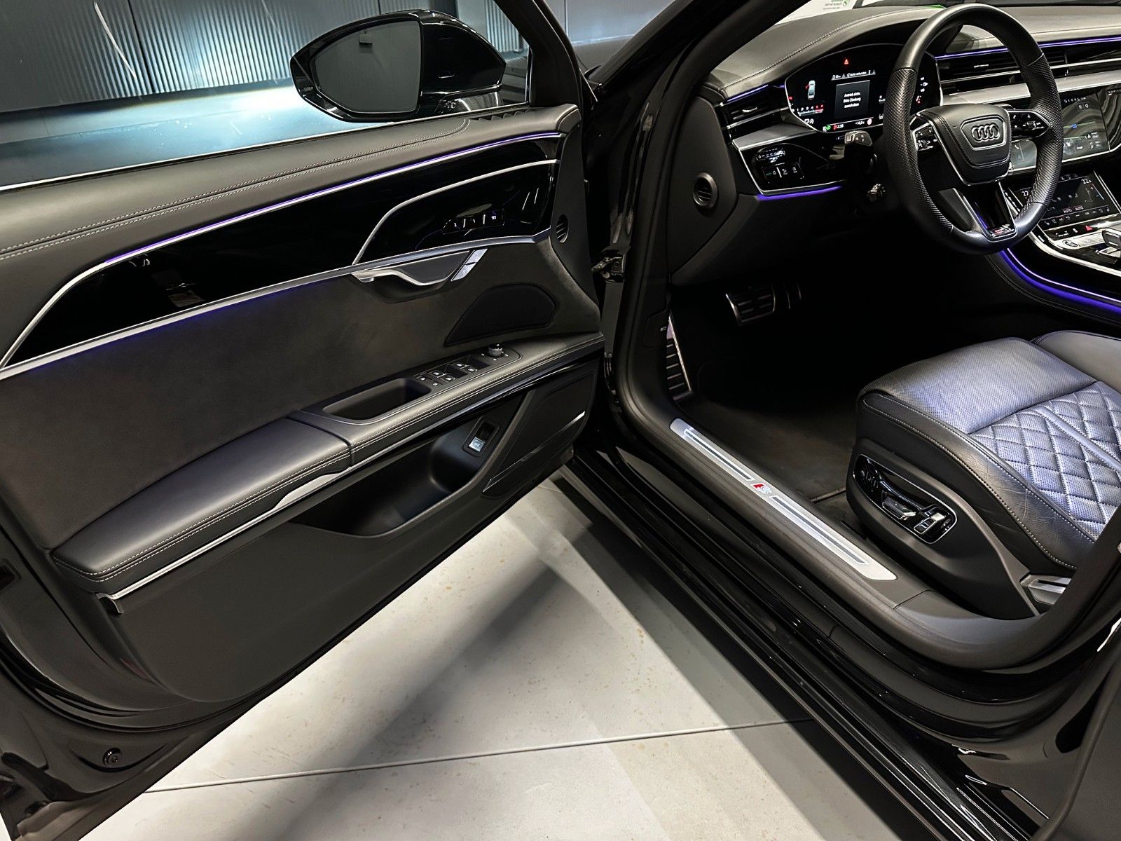 Audi A8 50 TDI quattro S-Line - Samsaru's Car Outlet
