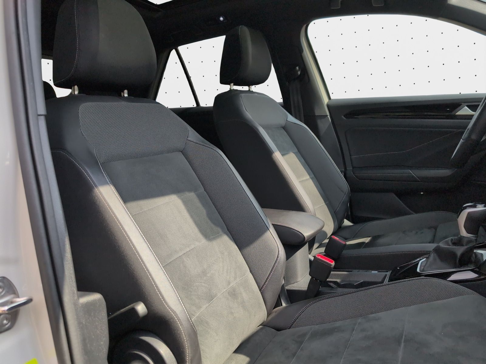 Volkswagen T-Roc R-Line 1.5 TSI - Samsaru's Car Outlet