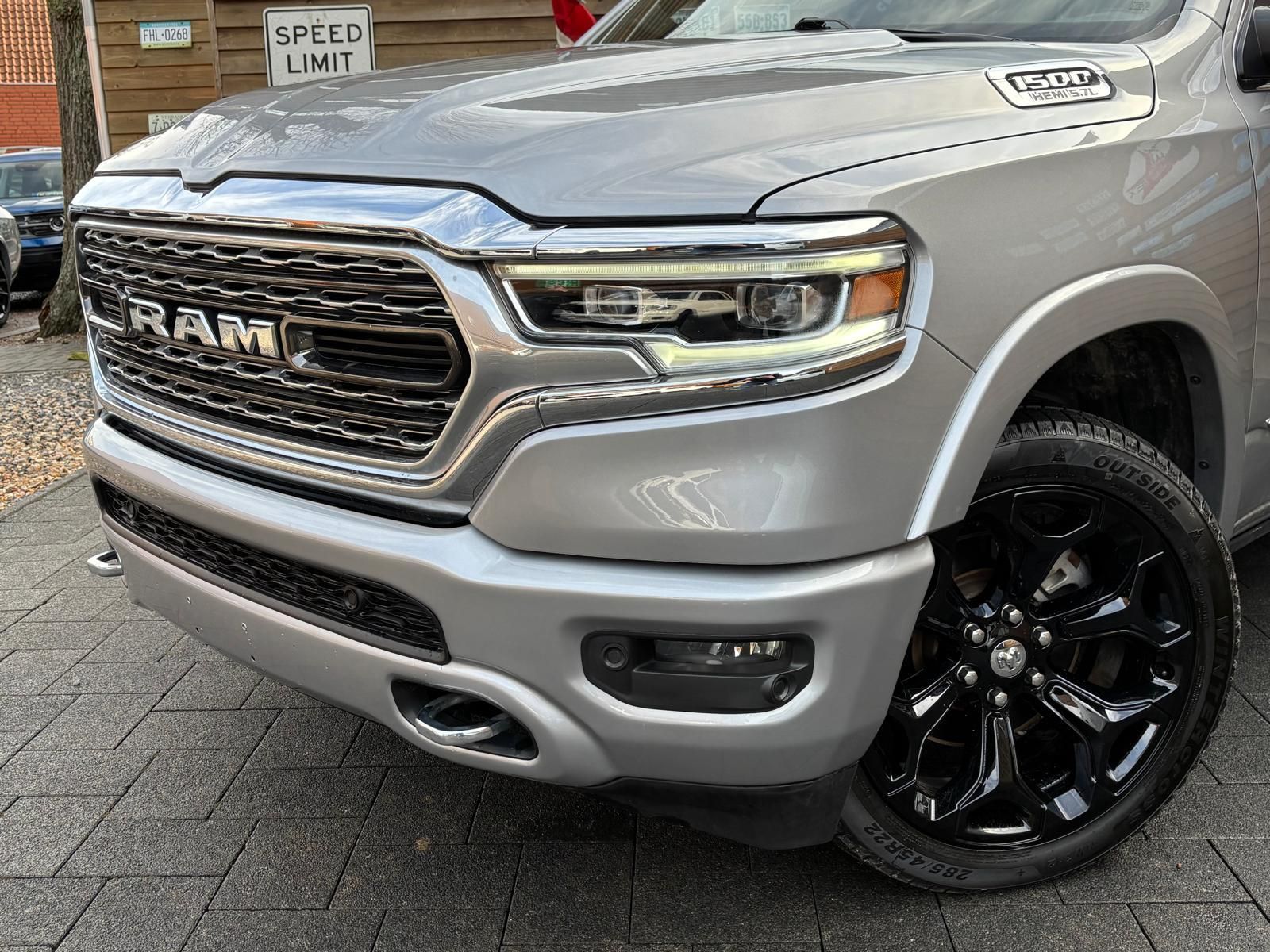Dodge RAM 1500 5,7 Limited 4x4 LED Pano AHK Memory LPG