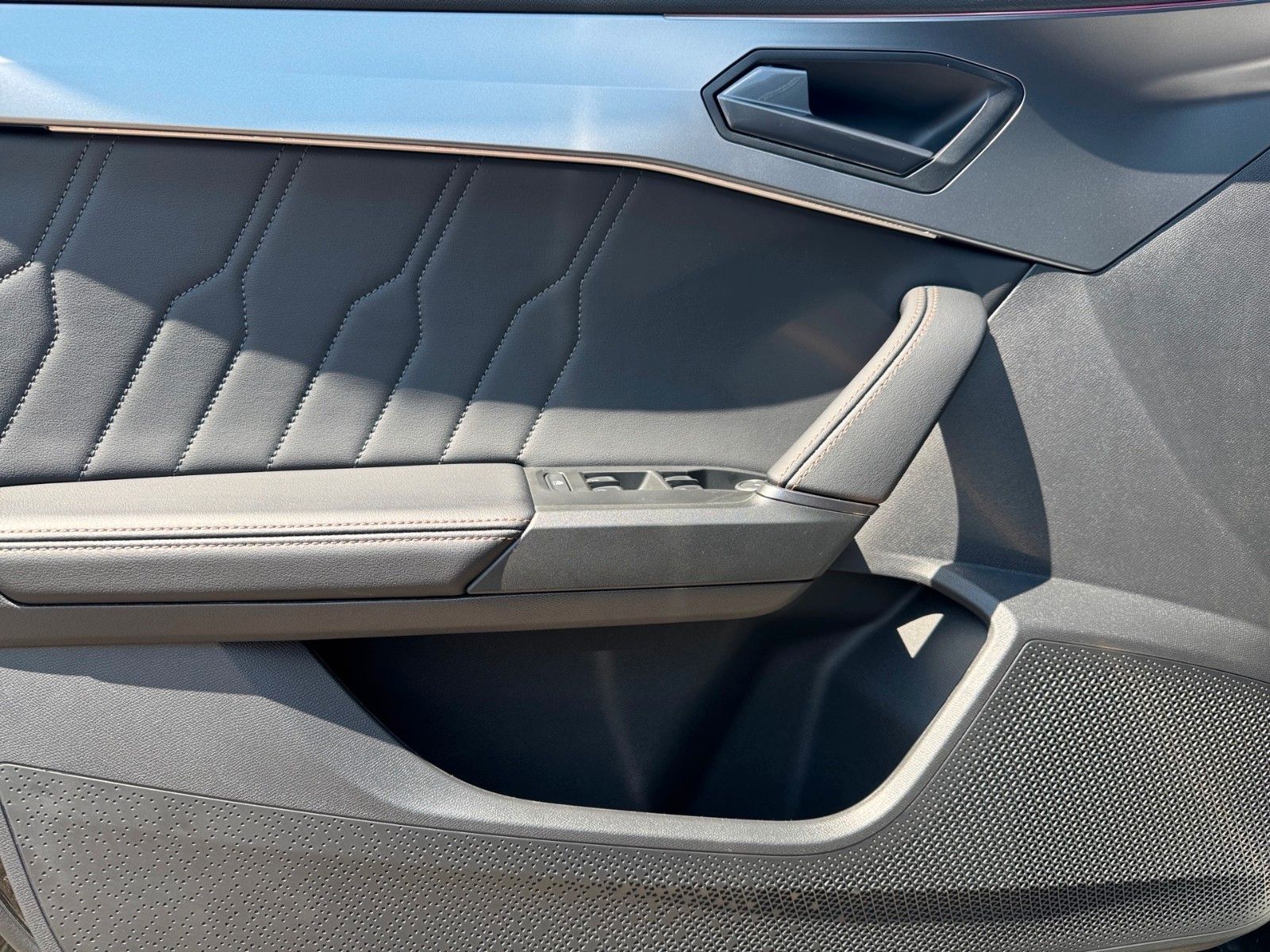 Cupra Leon 1.5 eTSI - Samsaru's Car Outlet