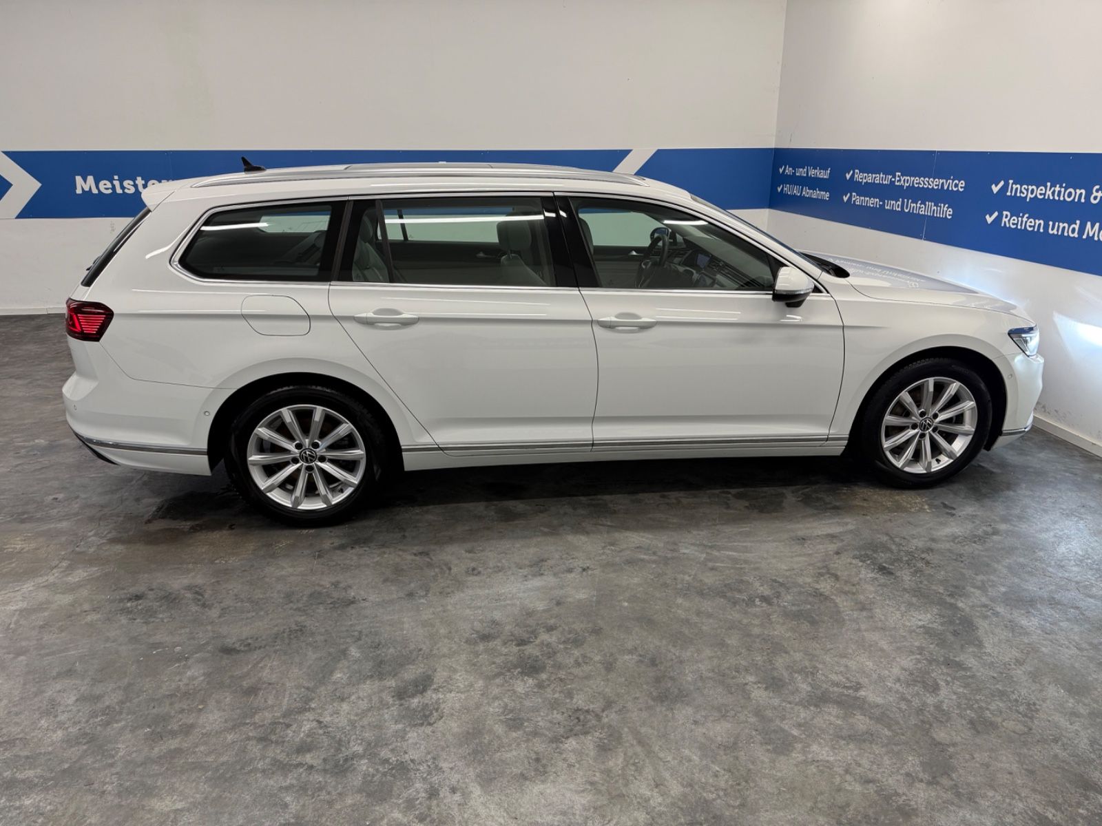 Volkswagen Passat Elegance 1.5 TSI - Samsaru's Car Outlet
