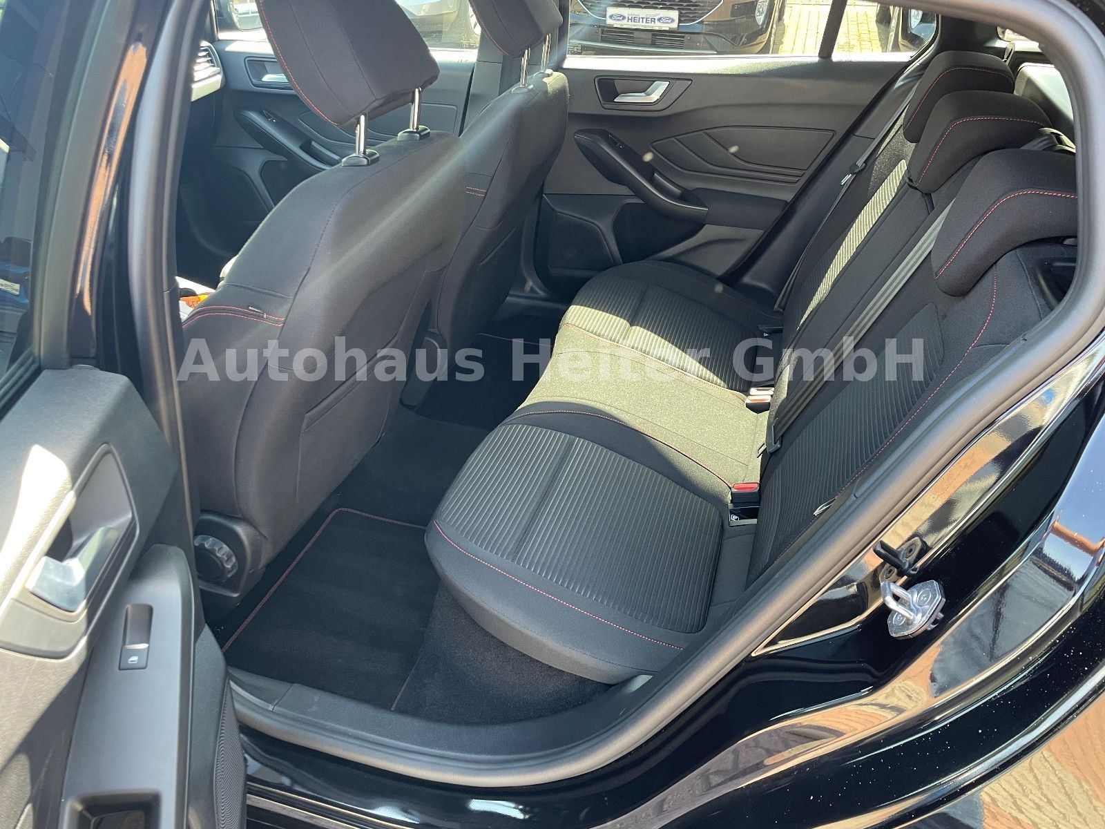 Ford Focus 1.5 EB Aut.ST-Line X / ACC+Matrix+e.Klappe