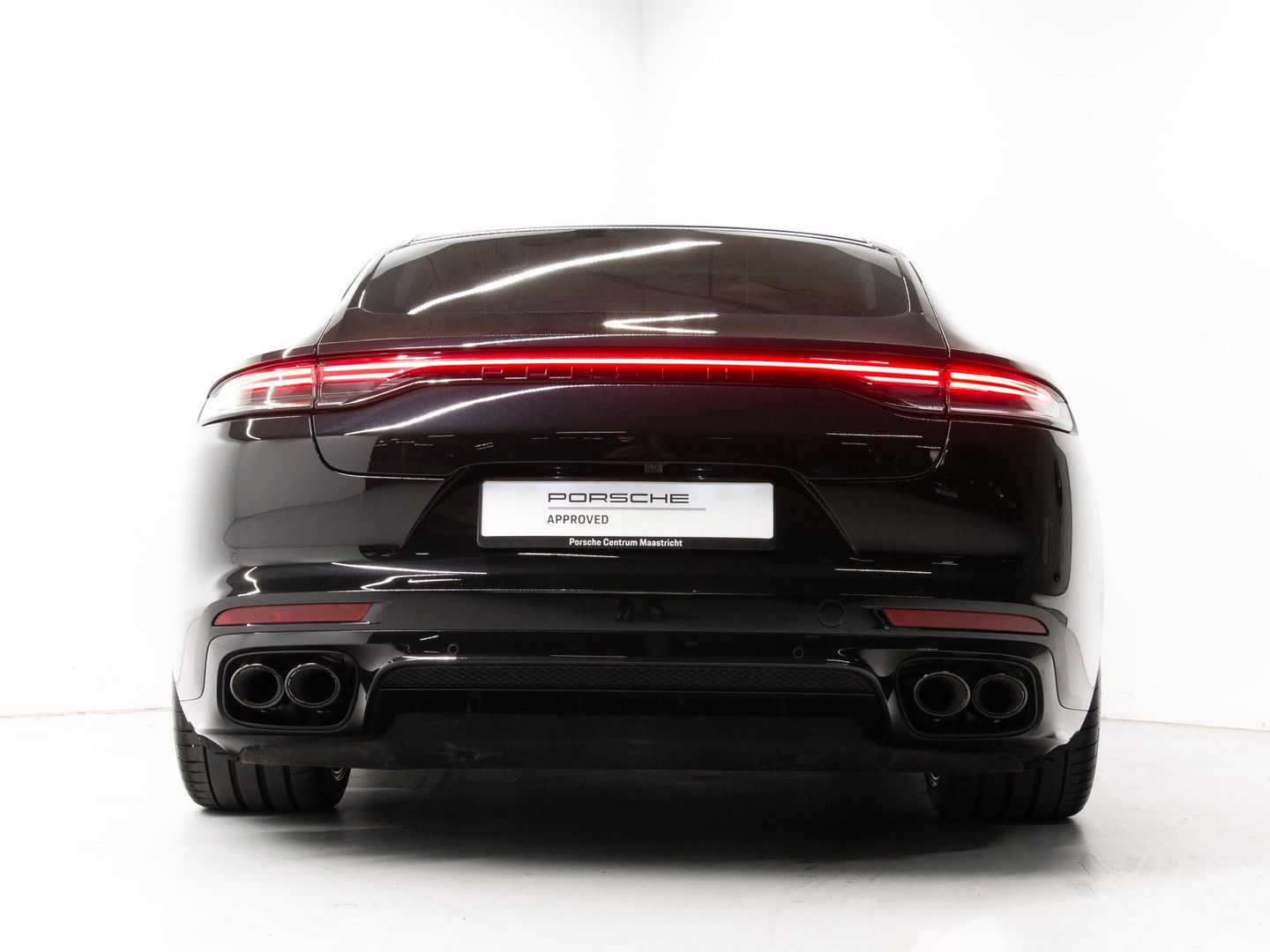 Porsche Panamera 4 E-Hybrid Platinum Edition