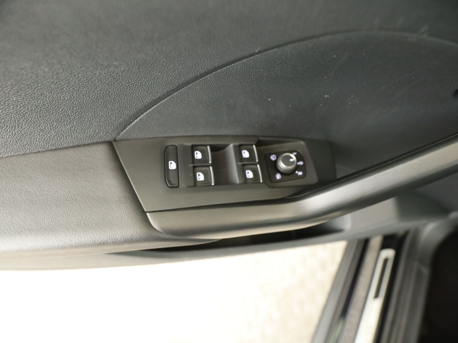 Volkswagen T-Cross 1.0 TSI Life - Samsaru's Car Outlet