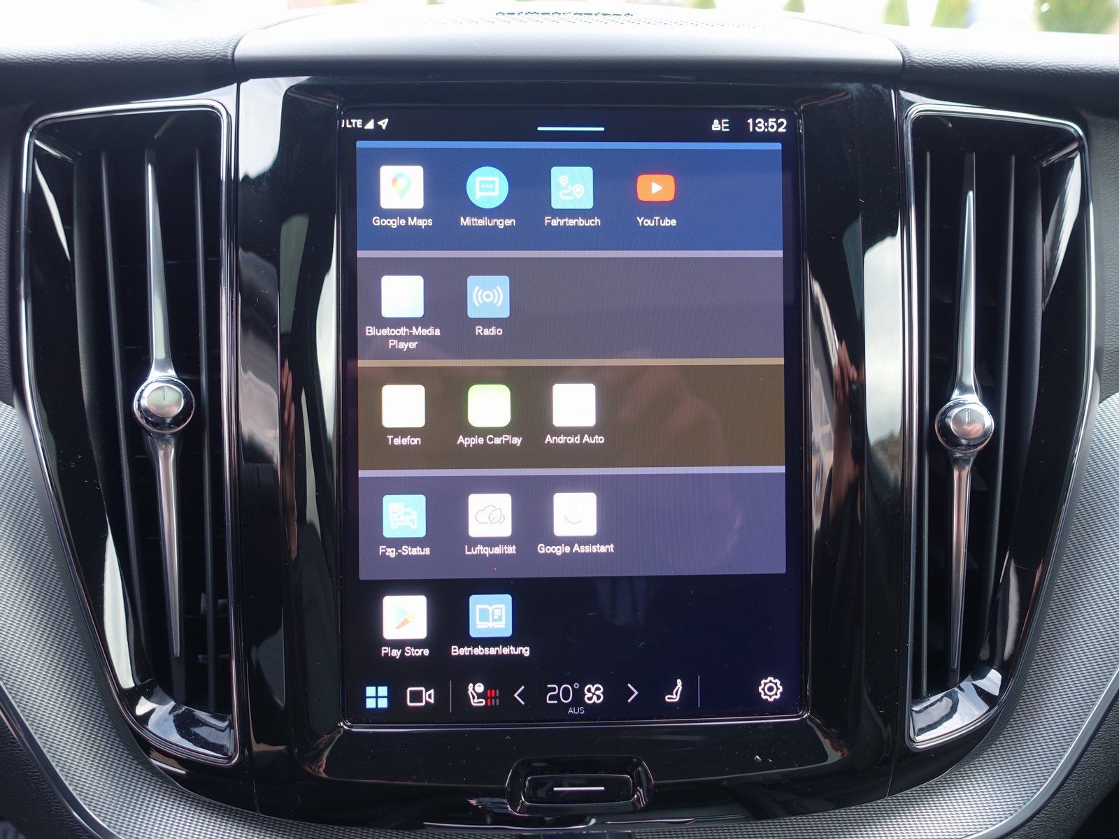 Volvo XC60 Plus B5 AWD/Four-C/AHK/HeadUp/360°Cam/Pano