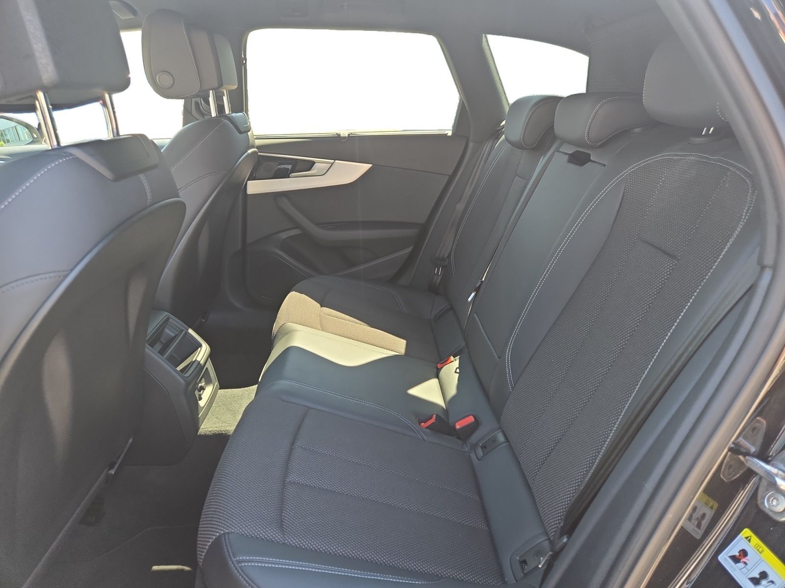 Audi A4 Avant S line 40 TDI qu. S tronic - Samsaru's Car Outlet