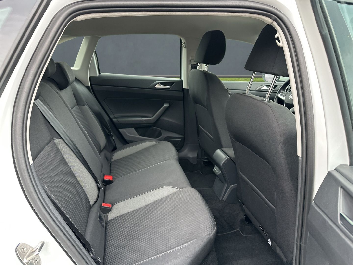 Volkswagen Taigo 1.0 TSI Life - Samsaru's Car Outlet