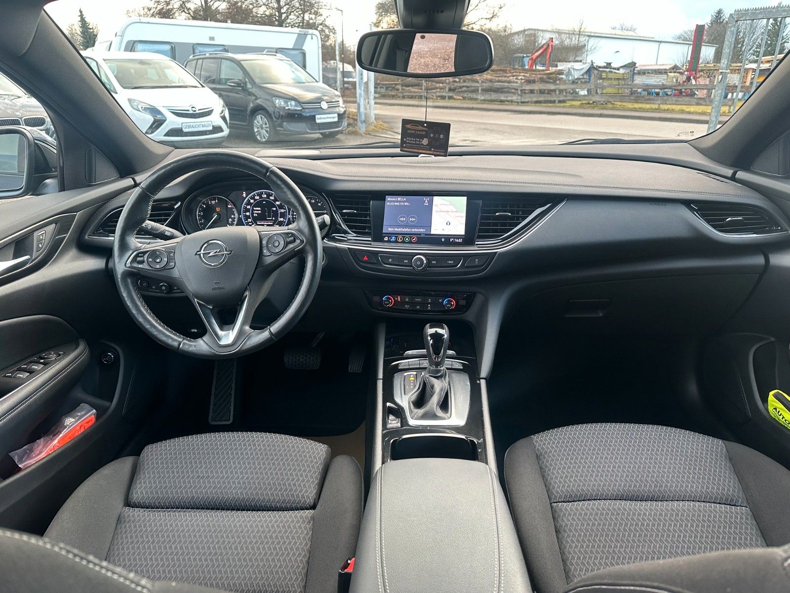 Opel Insignia B Sports Tourer Business - Samsaru's Car Outlet