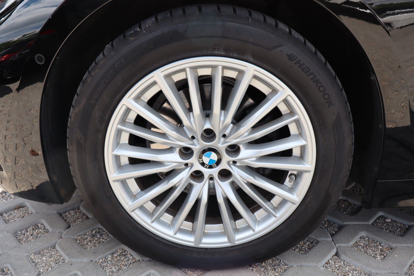 BMW 320 d Luxury Line - Samsaru's Car Outlet
