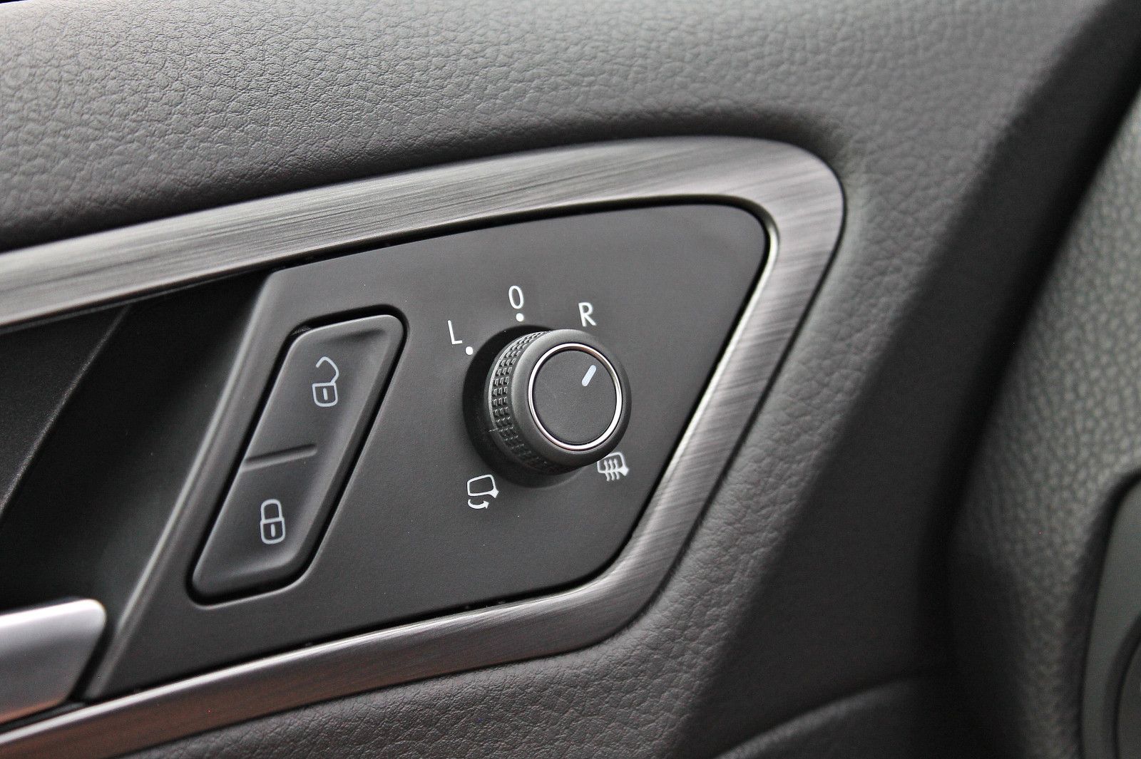 Volkswagen e-Golf 100KW - Samsaru's Car Outlet