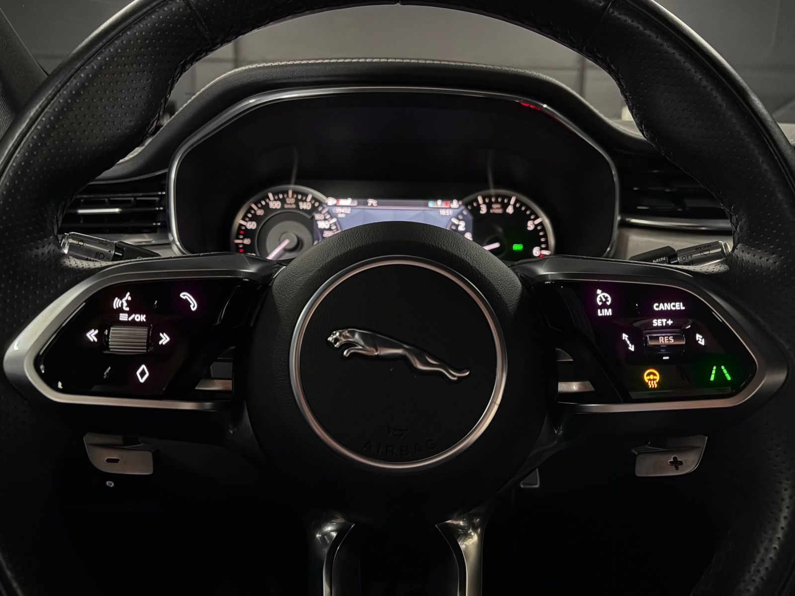 Jaguar F-PACE P250*R-Dynamic S*AWD*BLACK PACK*360°KAM*