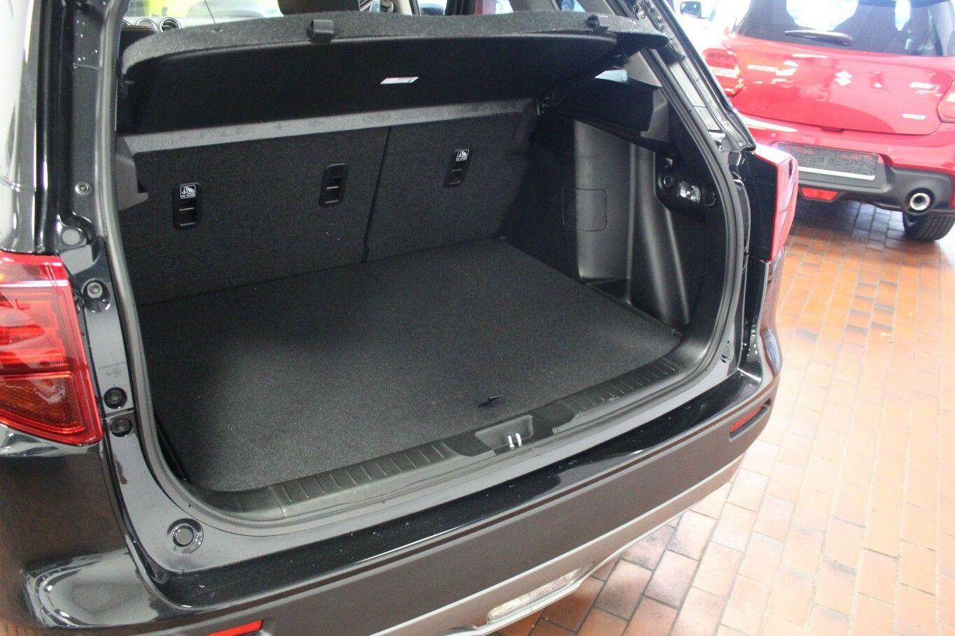 Suzuki Vitara Hybrid 4WD - Samsaru's Car Outlet
