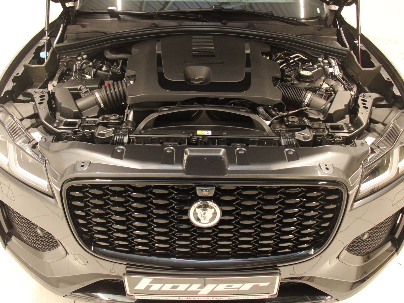 Jaguar F-Pace D300 R-Dynamic HSE AWD inkl. Winterkomple