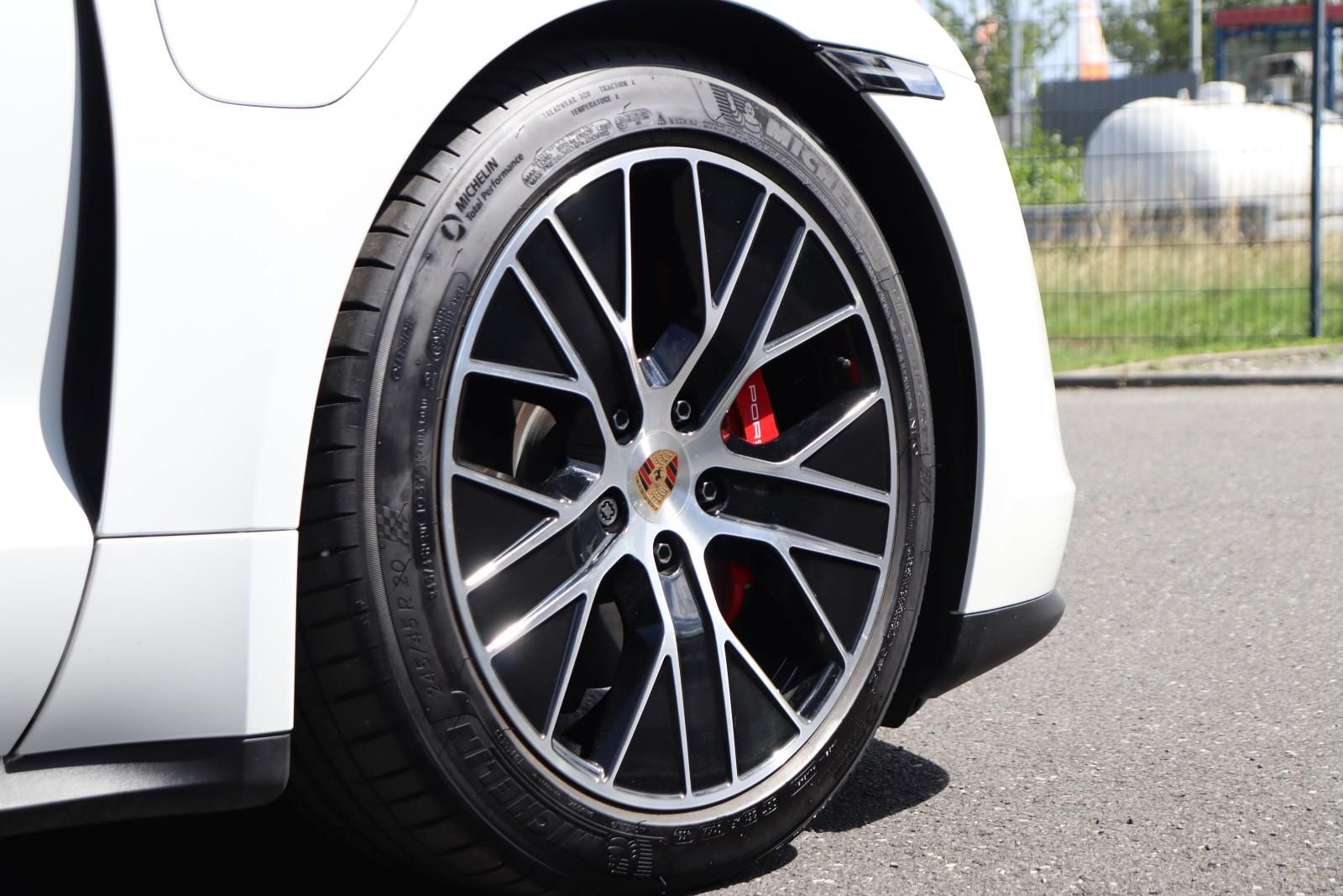 Porsche Taycan 4S Plus Sport Turismo +PANO+18-WEGE+BOSE+