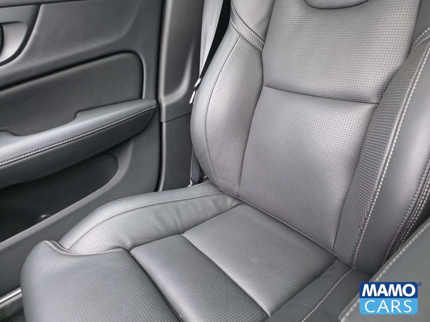 Volvo V60 T6 AWD Ultra Dark AHK/ACC/B&W/360°/PANO/STHZ