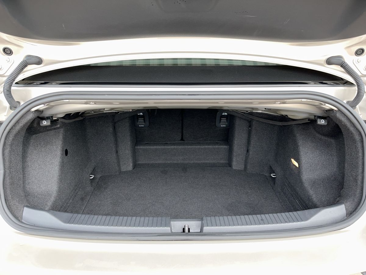 Volkswagen T-Roc 1.5 TSI DSG R-Line - Samsaru's Car Outlet