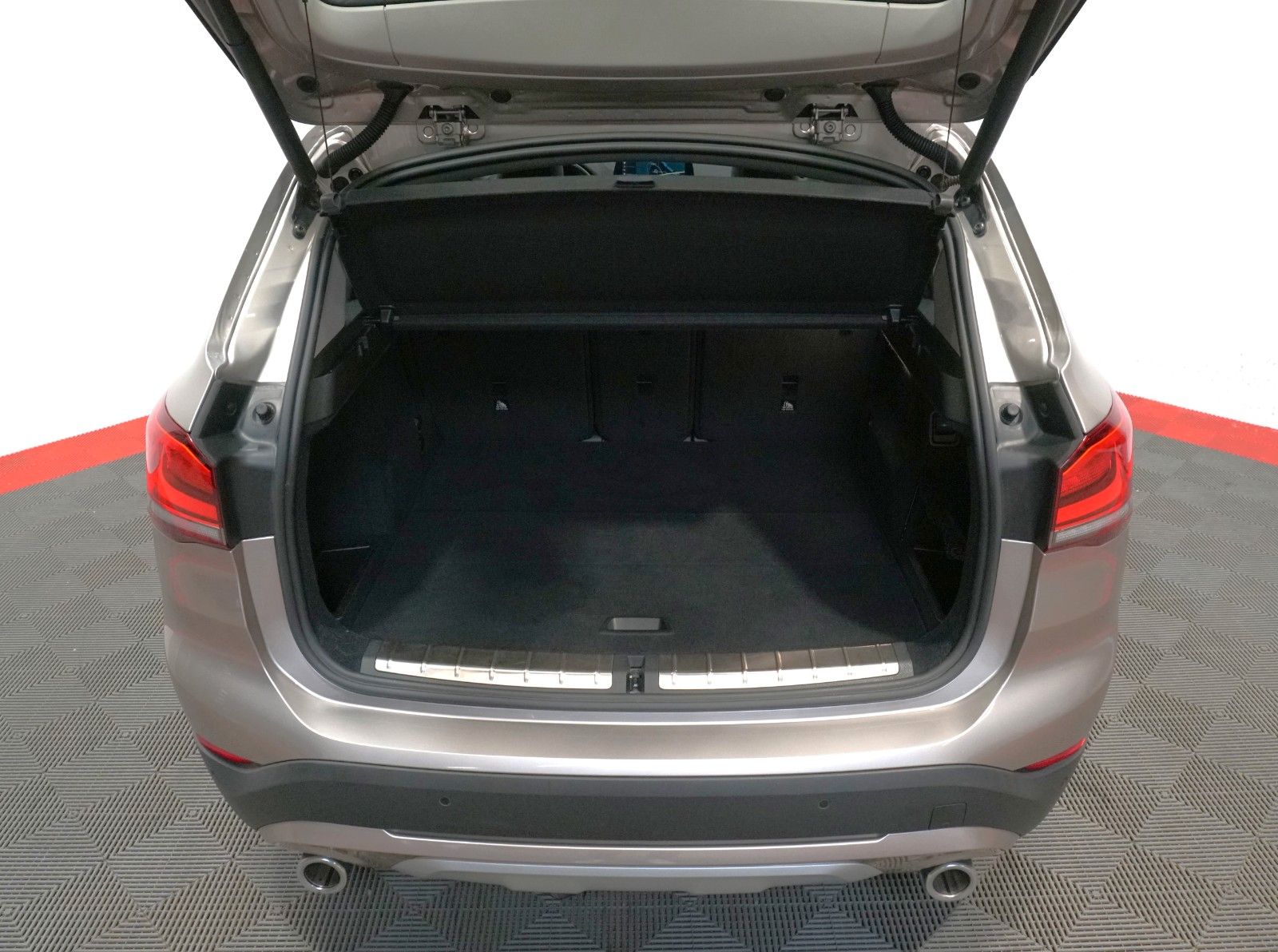 BMW X1 xDrive 20 d xLine - Samsaru's Car Outlet