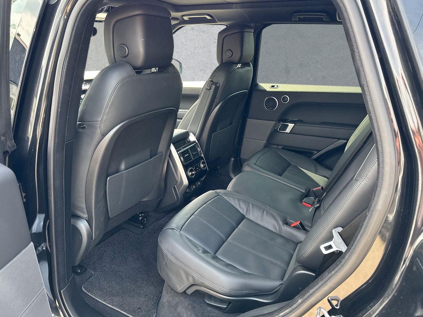 Range Rover Sport D350 HSE Dynamic Stealth - Samsaru's Car Outlet