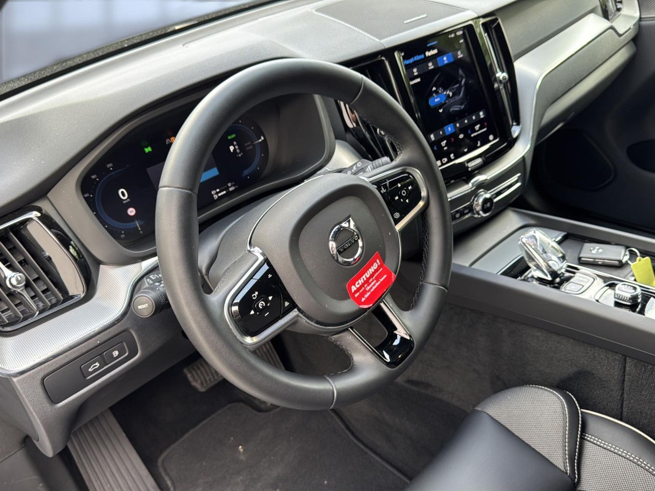 Volvo XC 60 R Design Recharge Plug-In Hybrid AWD Navi