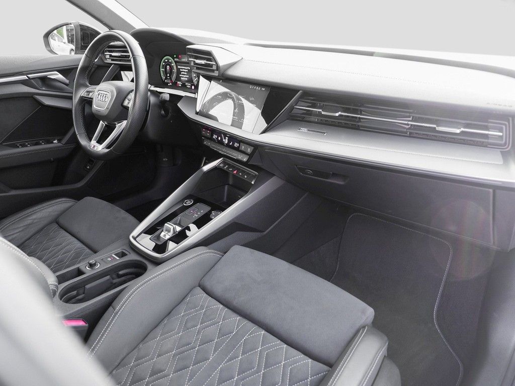 Audi A3 Sportback 45 TFSI e S line S-tron Navi Matrix