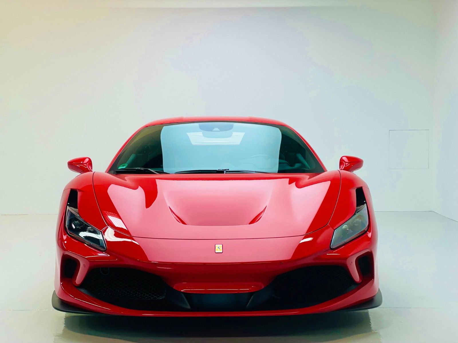 Ferrari F8 - Samsaru's Car Outlet