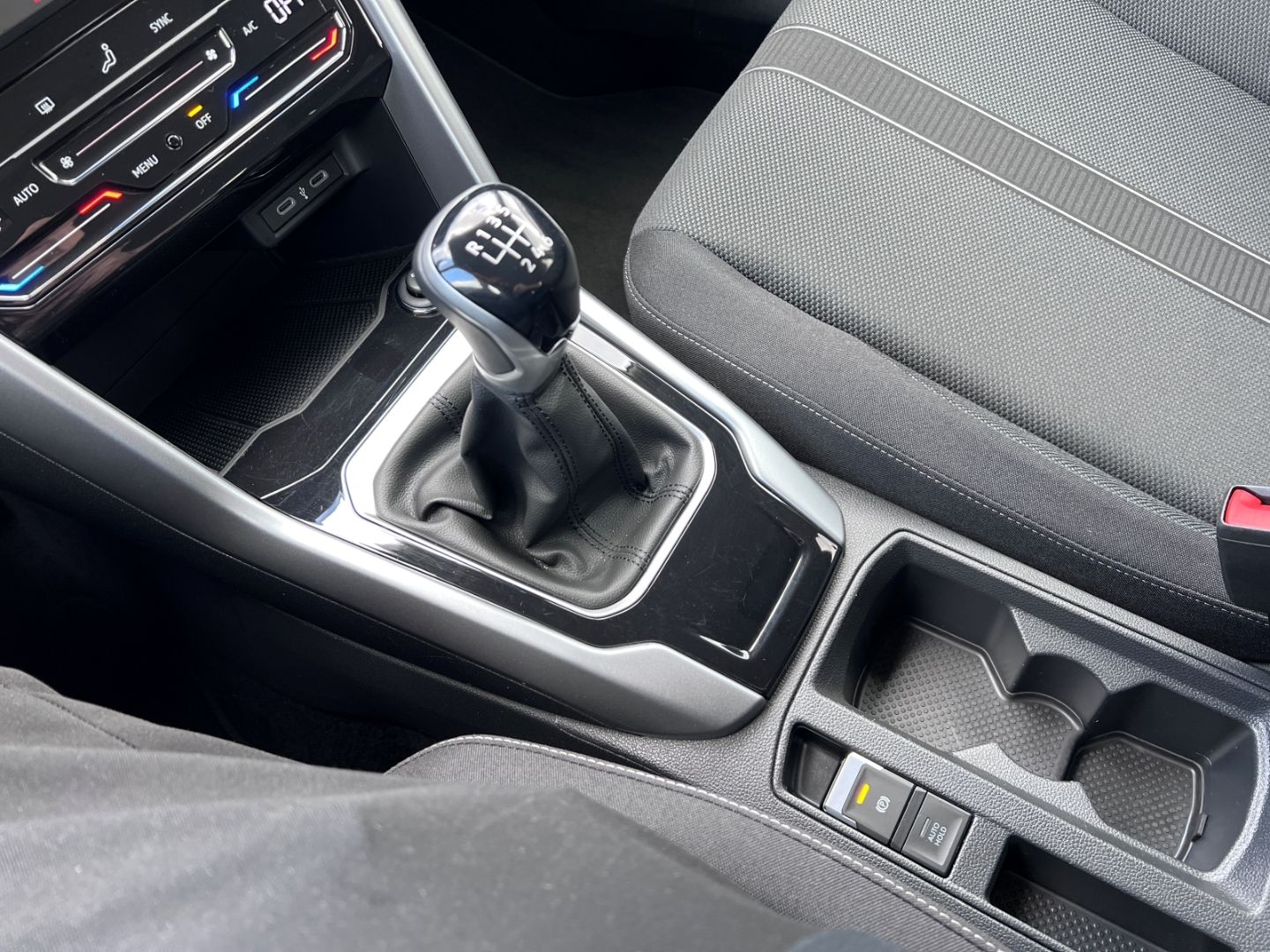 Volkswagen T-Roc 1.0TSI Life - Samsaru's Car Outlet