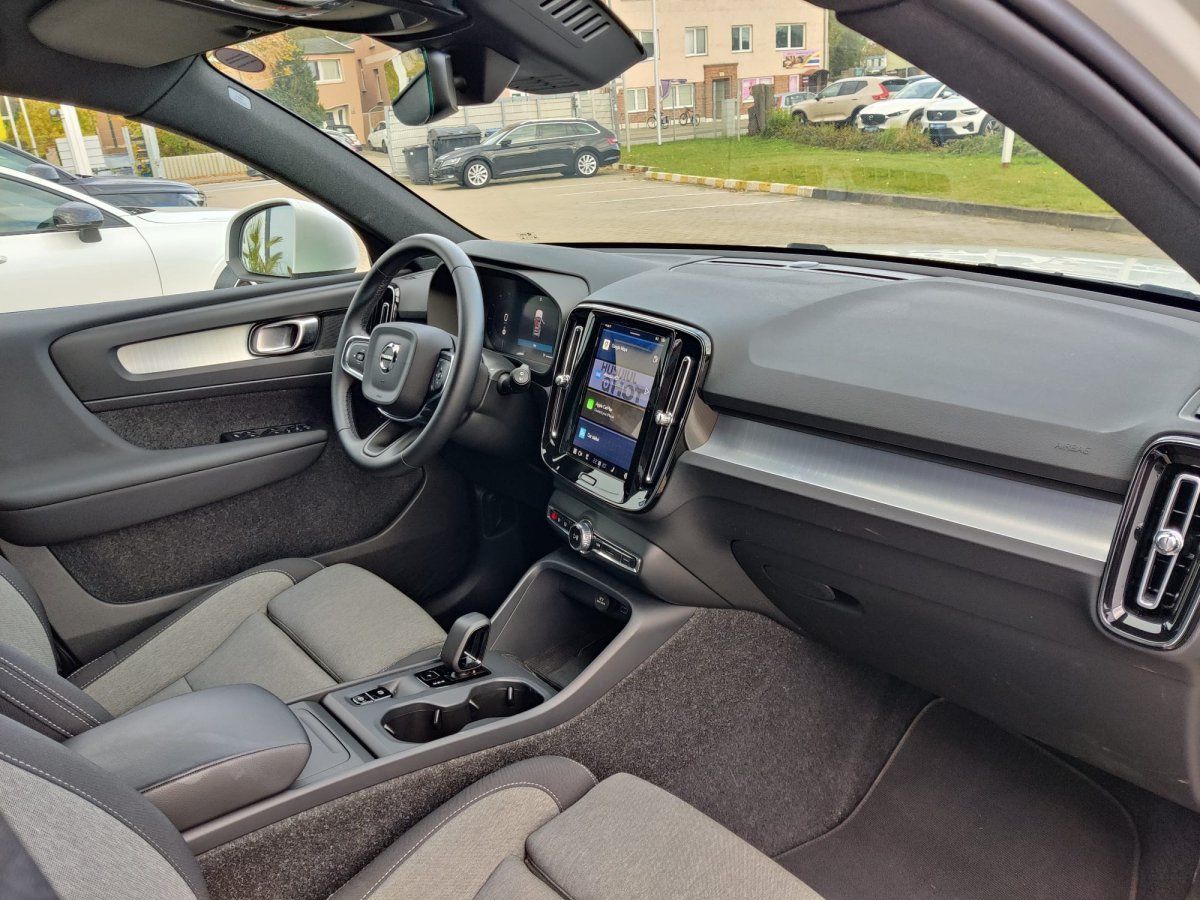 Volvo XC40 B3 Core, 360°-Kamera, Winterräder, LED