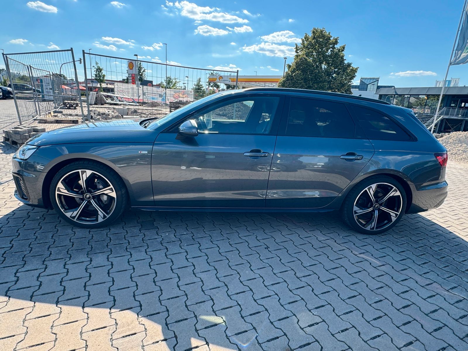 Audi A4 Avant S-Line 40 TFSI qu S-Tr. MATRIX AHK ACC