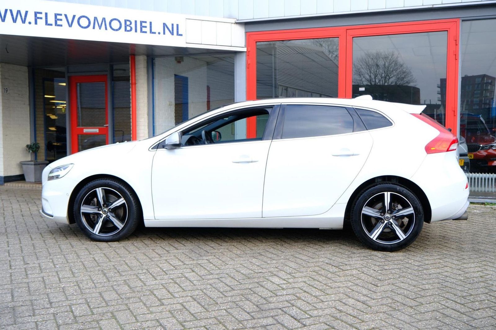 Volvo V40 1.5 T3 Polar+ Sport Aut. Pano|Leder-Alcant|C