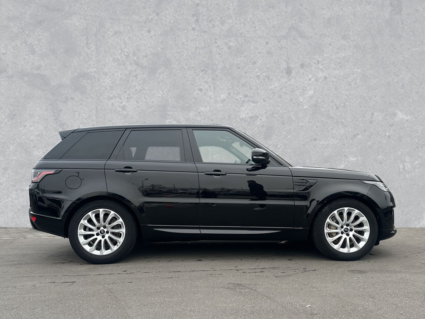 Range Rover Sport D300 Dynamic HSE - Samsaru's Car Outlet
