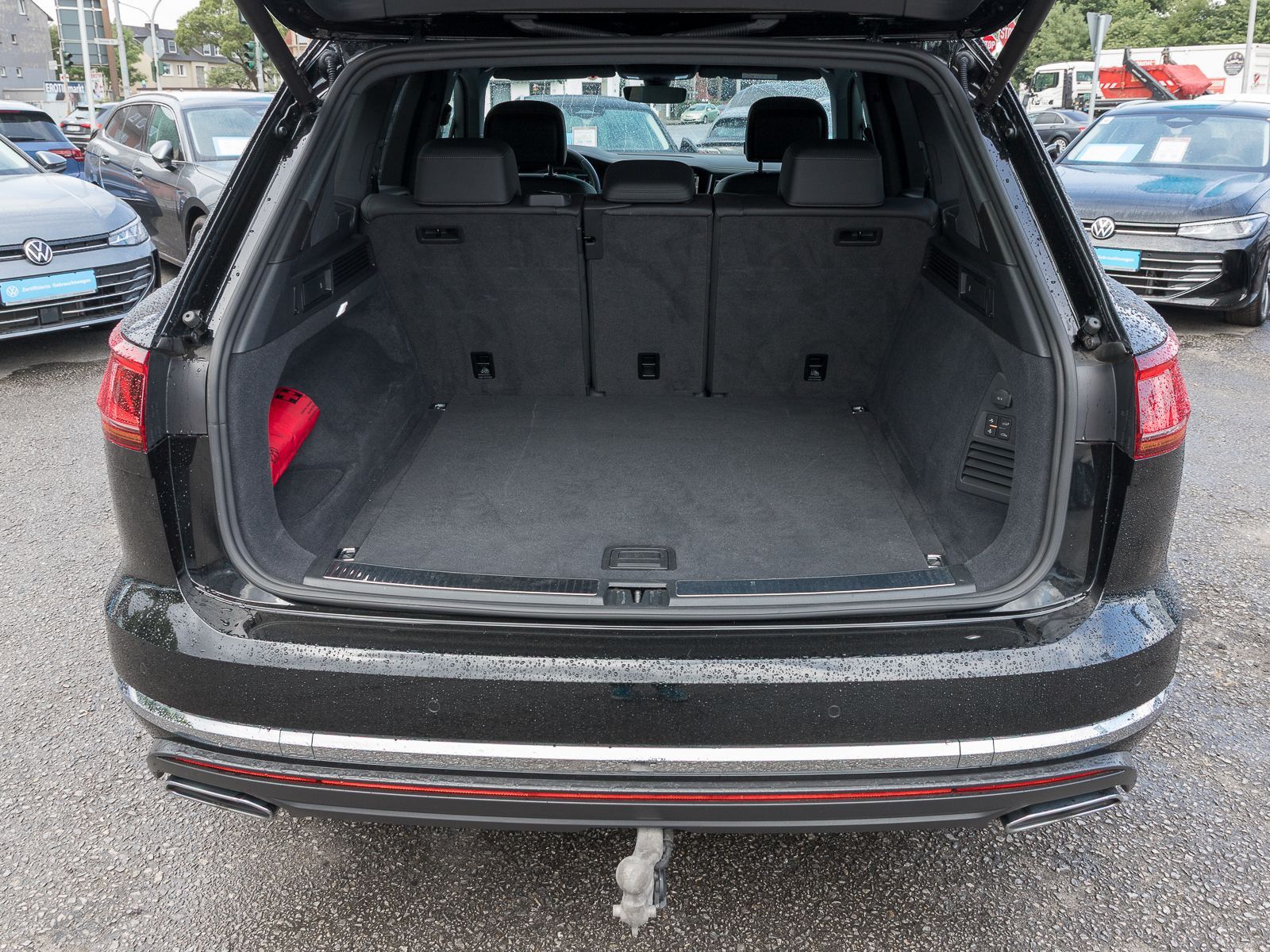 Volkswagen Touareg 3.0 TDI 4M ELEGANCE - Samsaru's Car Outlet