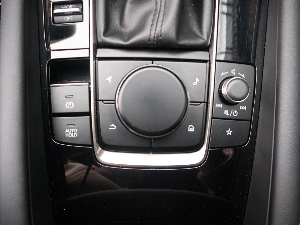 Mazda 3 Exclusive-Line X-186 AT DASO DESI NAVI ACAA SH