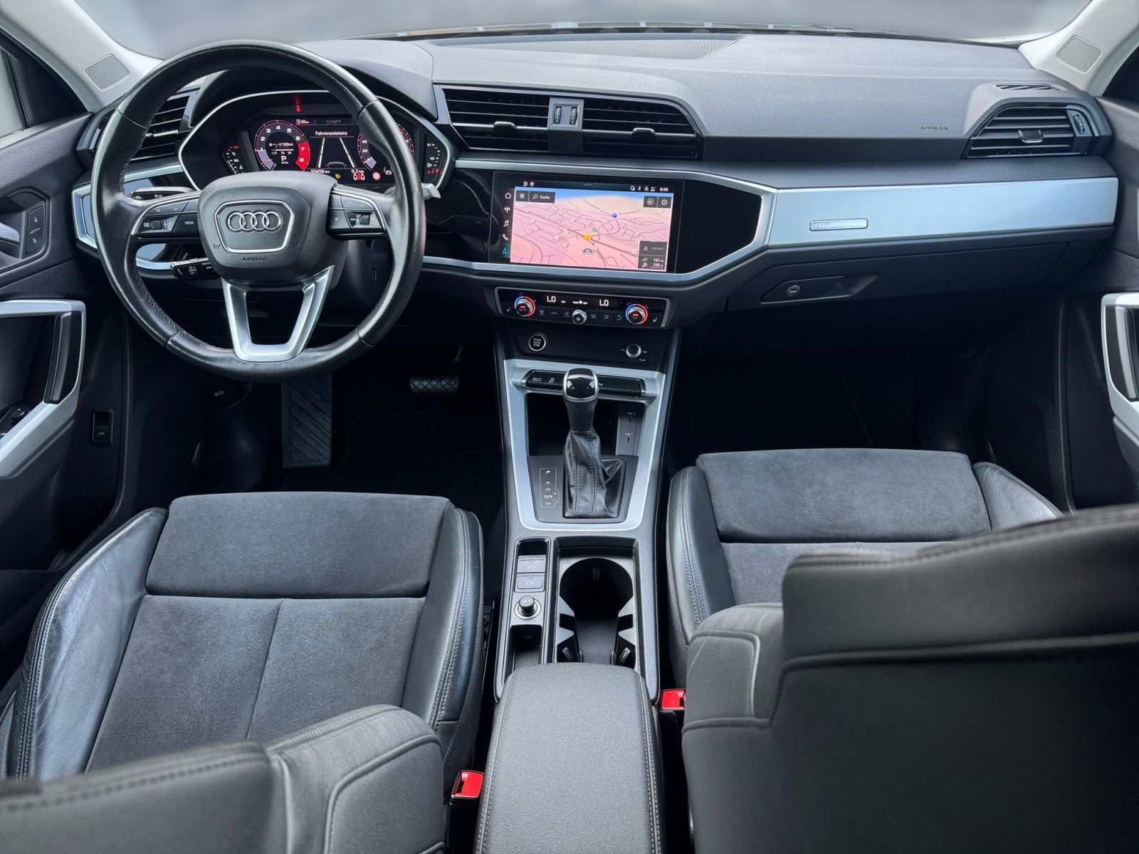 Audi Q3 S line 35TFSI LED AHK KAM NAV SHZ PDC