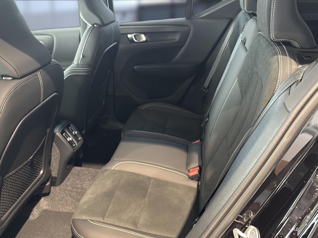 Volvo XC 40 Plus Black Edition 2WD Bluetooth LED Klima