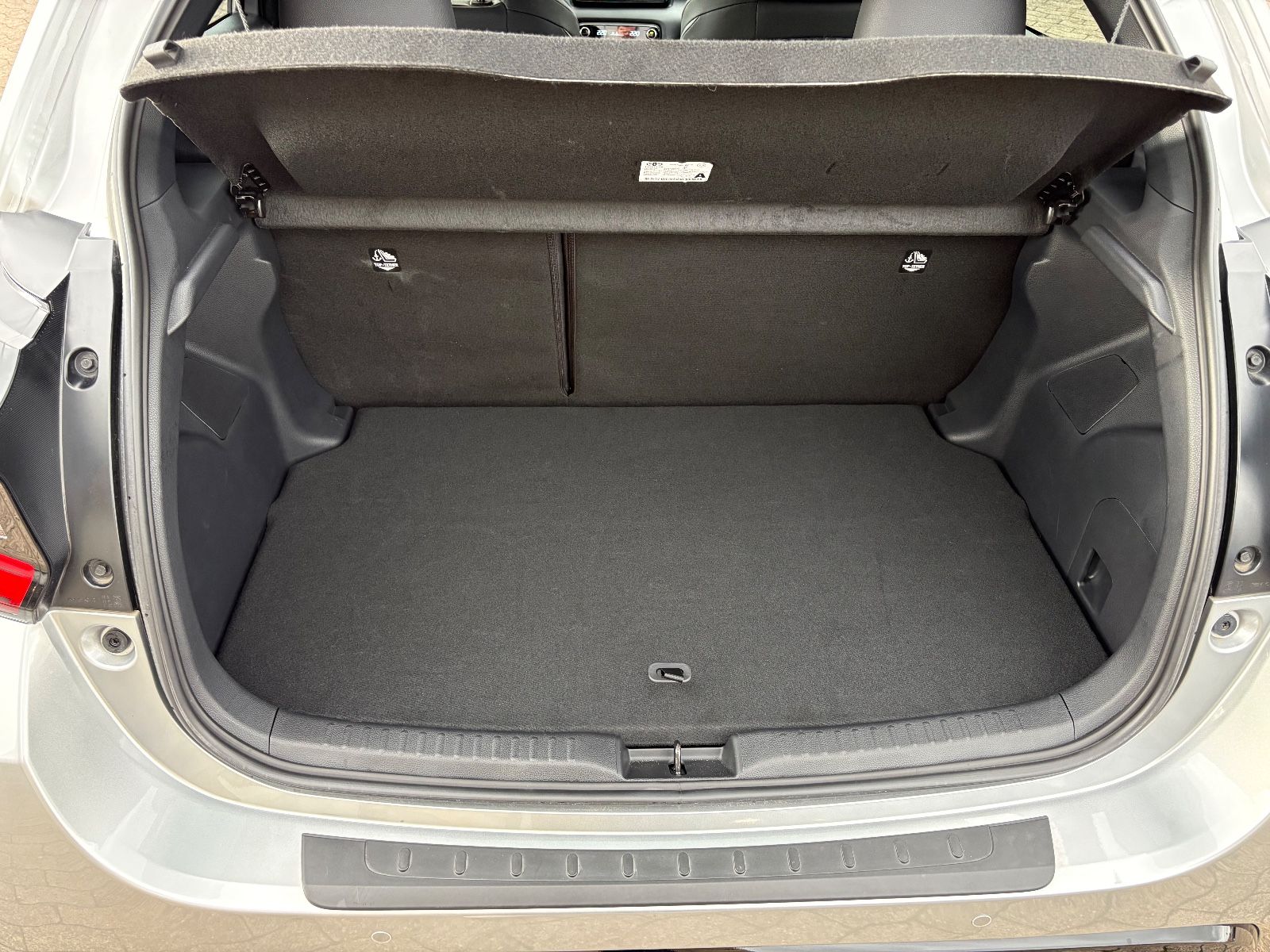 Toyota Yaris Hybrid Style **JAHRESWAGEN**
