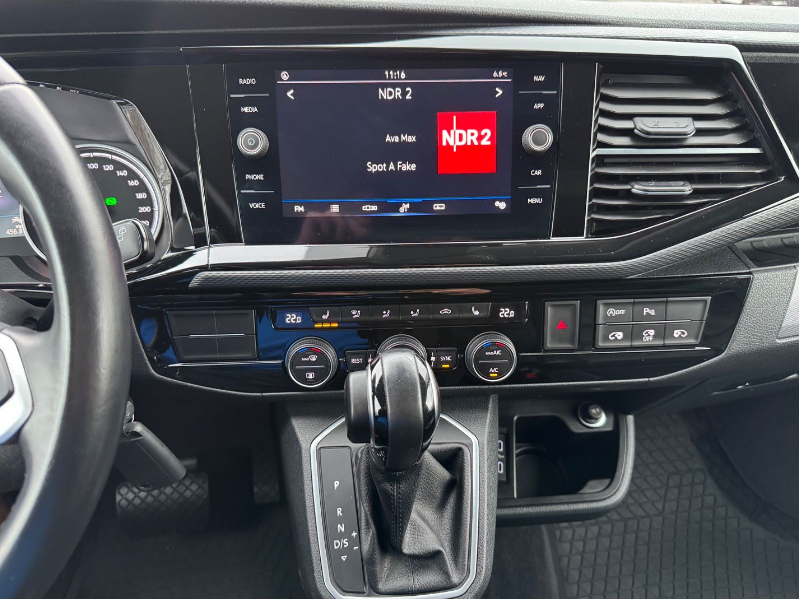 Volkswagen T6 Multivan - Samsaru's Car Outlet
