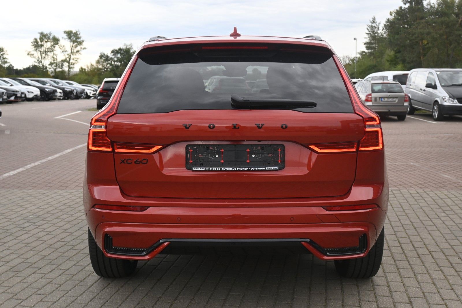 Volvo XC60 B4 D AWD Black *H&K*STDHZG*360°*ACC