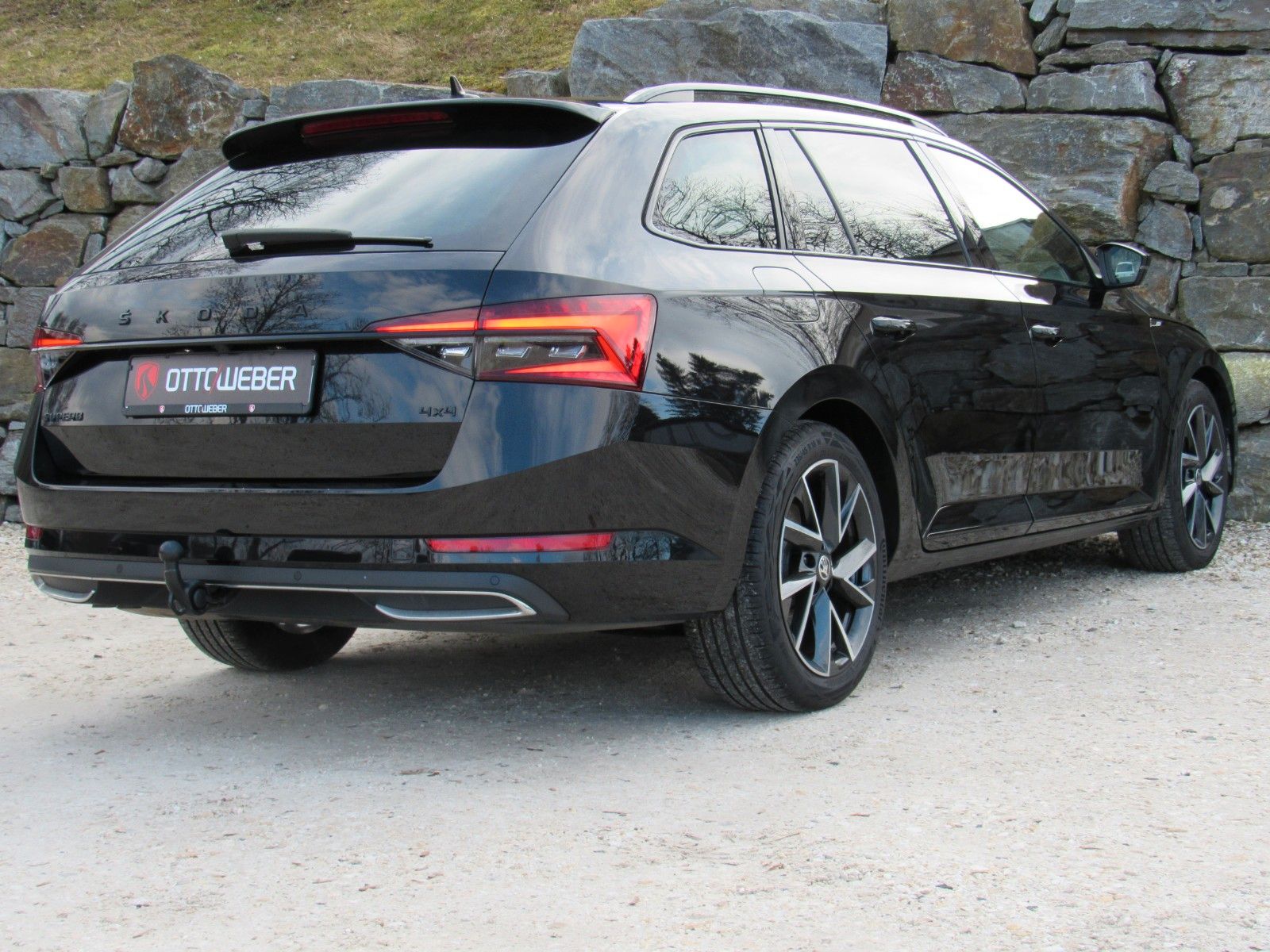 Skoda Superb 2.0 TDI DSG Sportline 4x4 BSD AHK PLA ACC