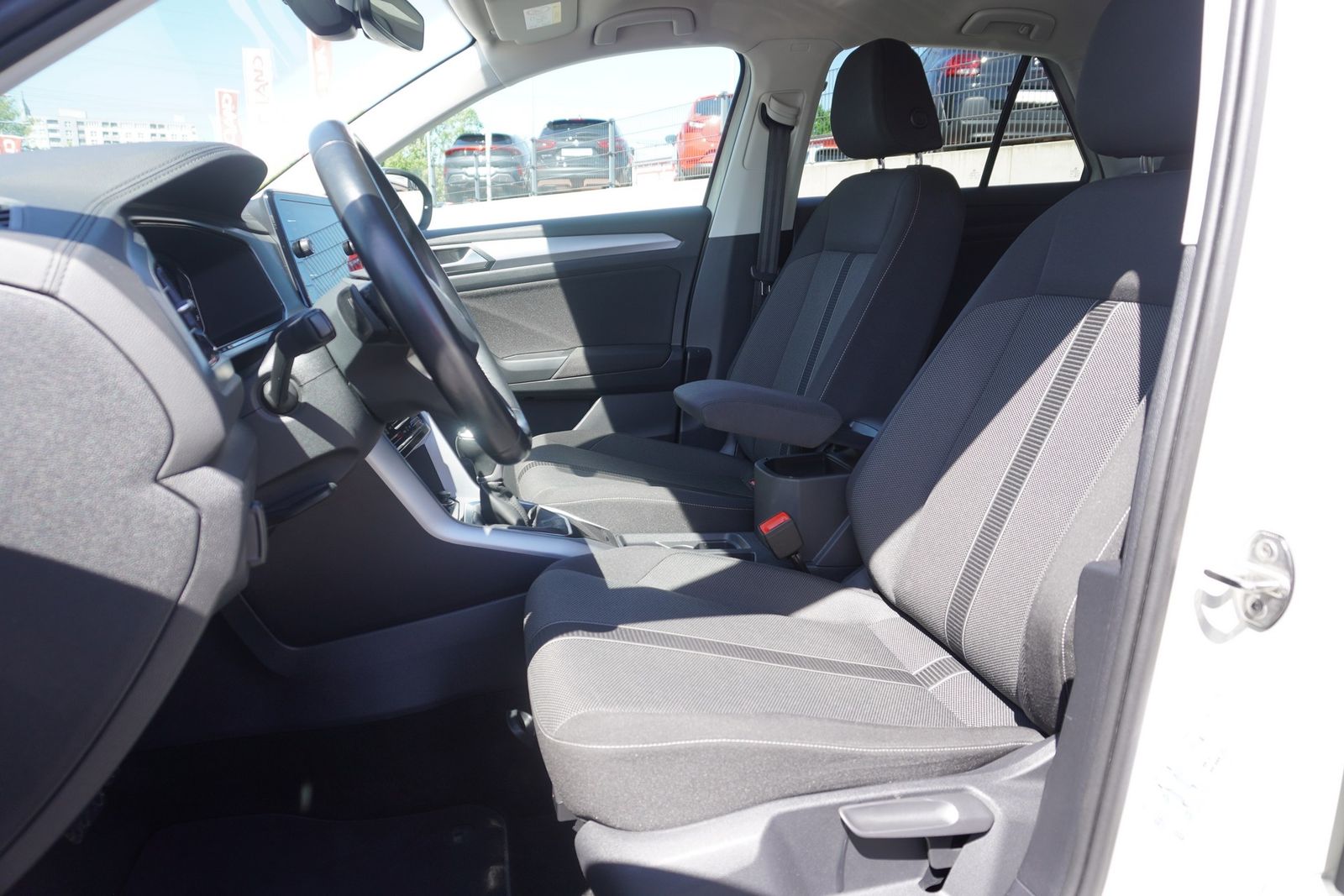 Volkswagen T-Roc 1.5 TSI DSG - Samsaru's Car Outlet