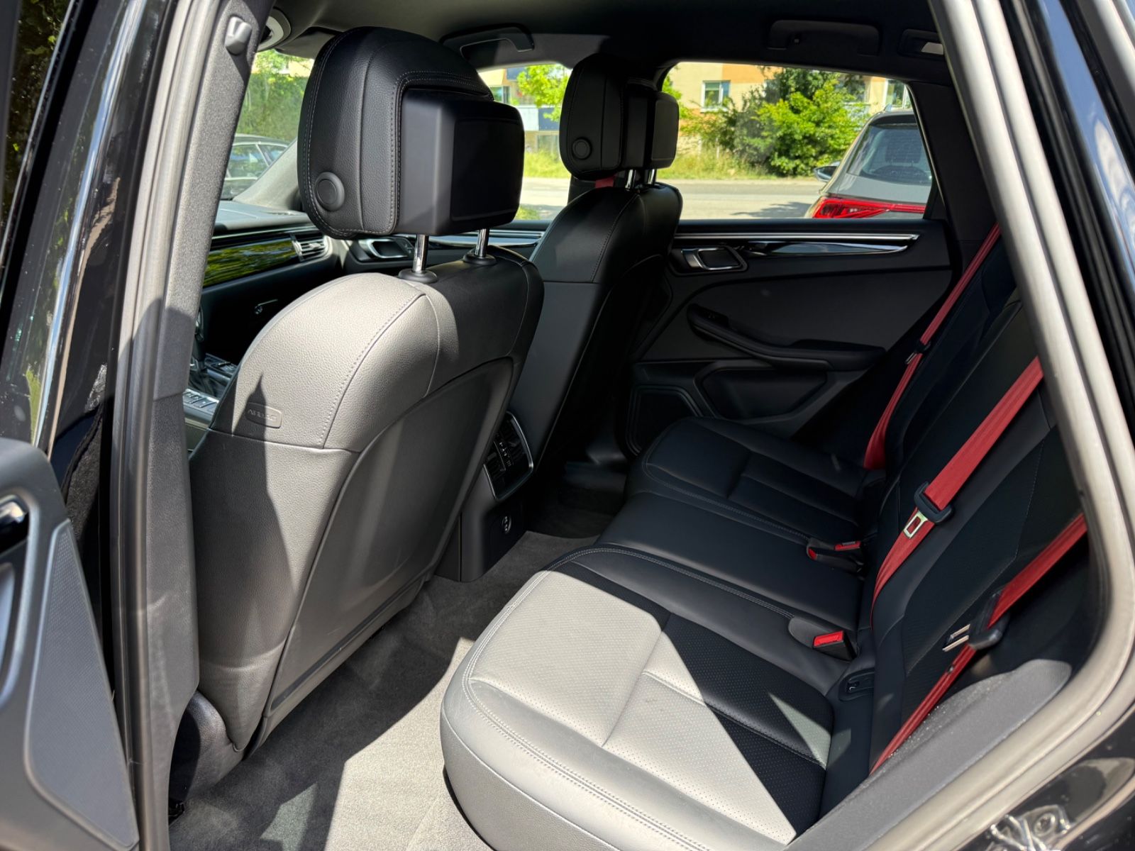 Porsche Macan S - Samsaru's Car Outlet