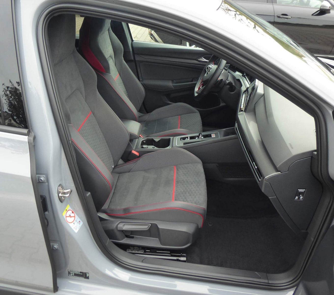 Volkswagen Golf VIII GTI Clubsport - Samsaru's Car Outlet