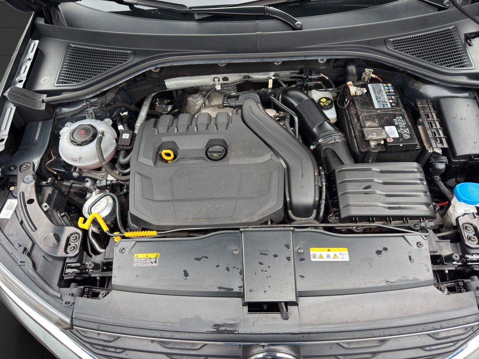 Volkswagen T-Roc R-Line DSG - Samsaru's Car Outlet