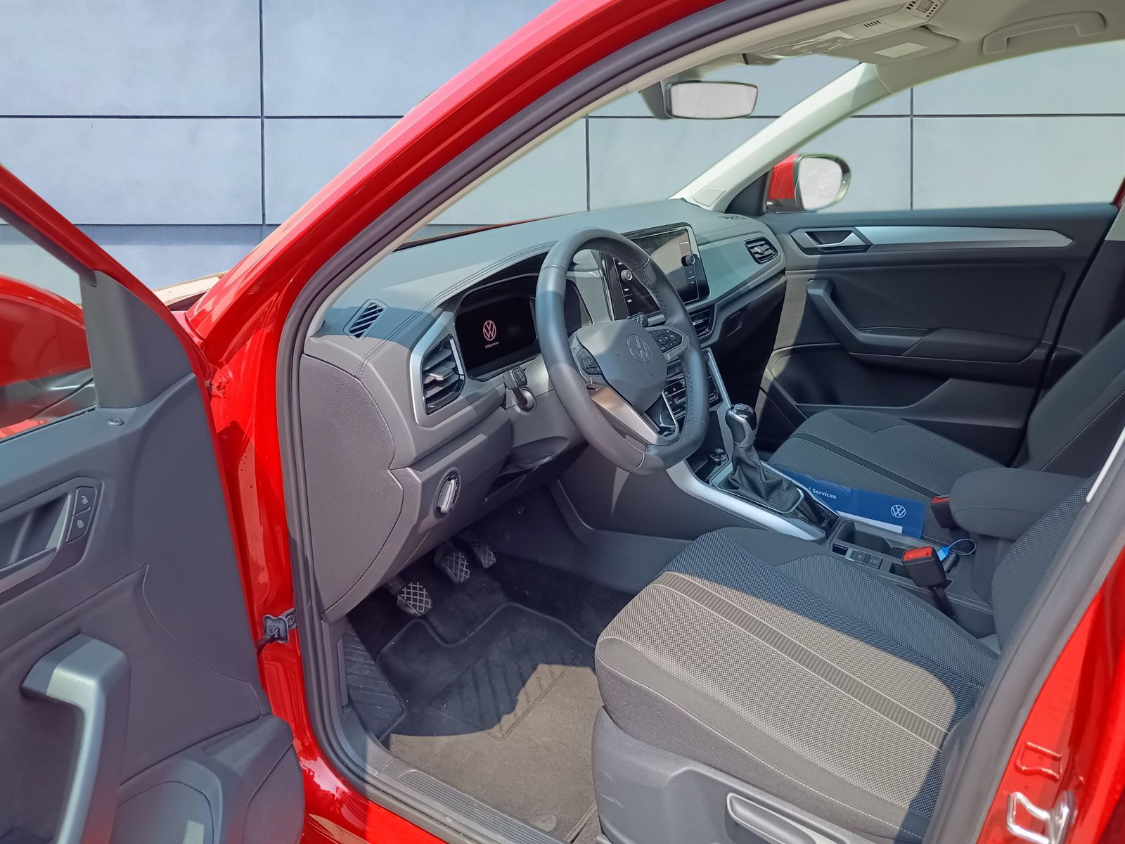 Volkswagen T-ROC Life 1.0 TSI - Samsaru's Car Outlet