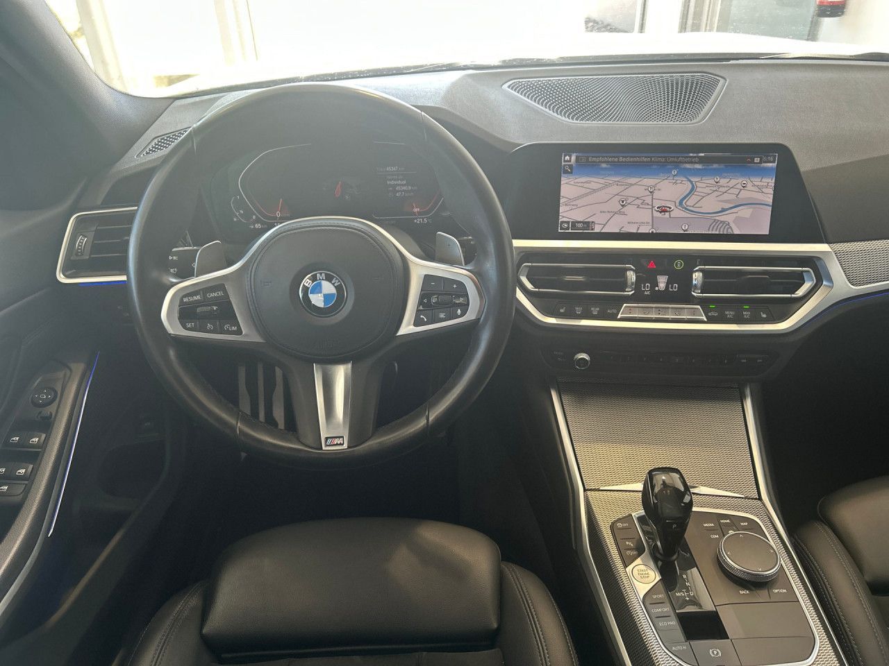BMW 320i Touring M SPORT - Samsaru's Car Outlet