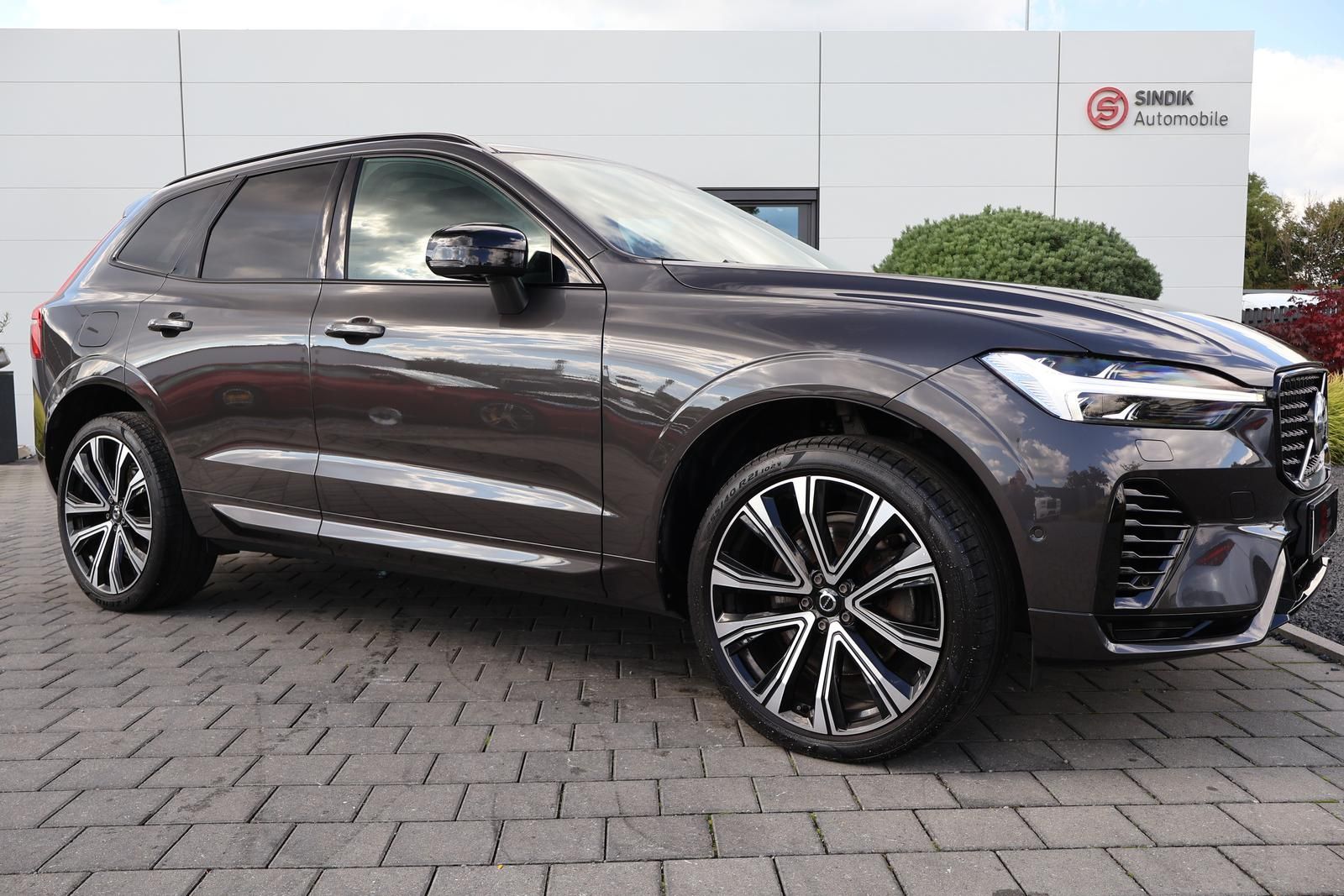 Volvo XC60  T8 AWD R Design Hybrid  Pano-AHK-FACELIFT