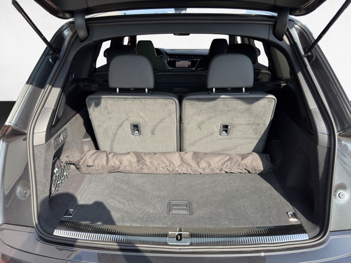 Audi Q7 50 TDI quattro S-line /7-Sitzer/HuD/Pano/AHK
