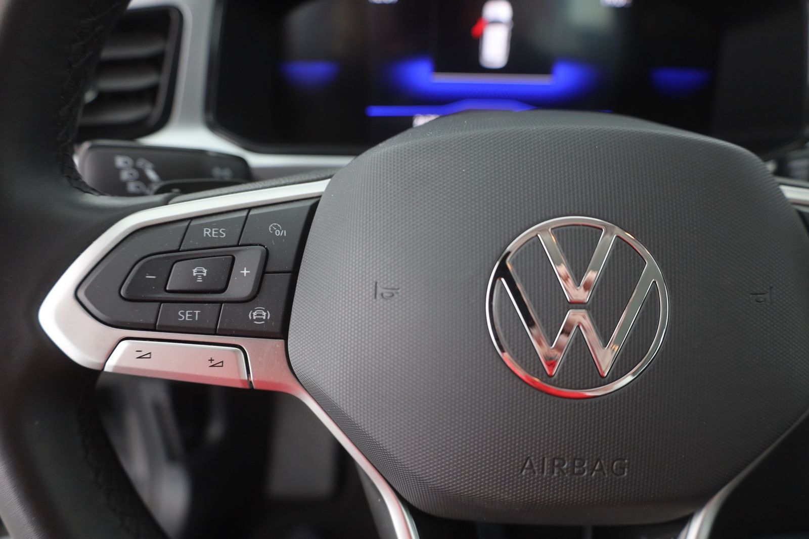 Volkswagen T-Roc 1.5 TSI DSG - Samsaru's Car Outlet