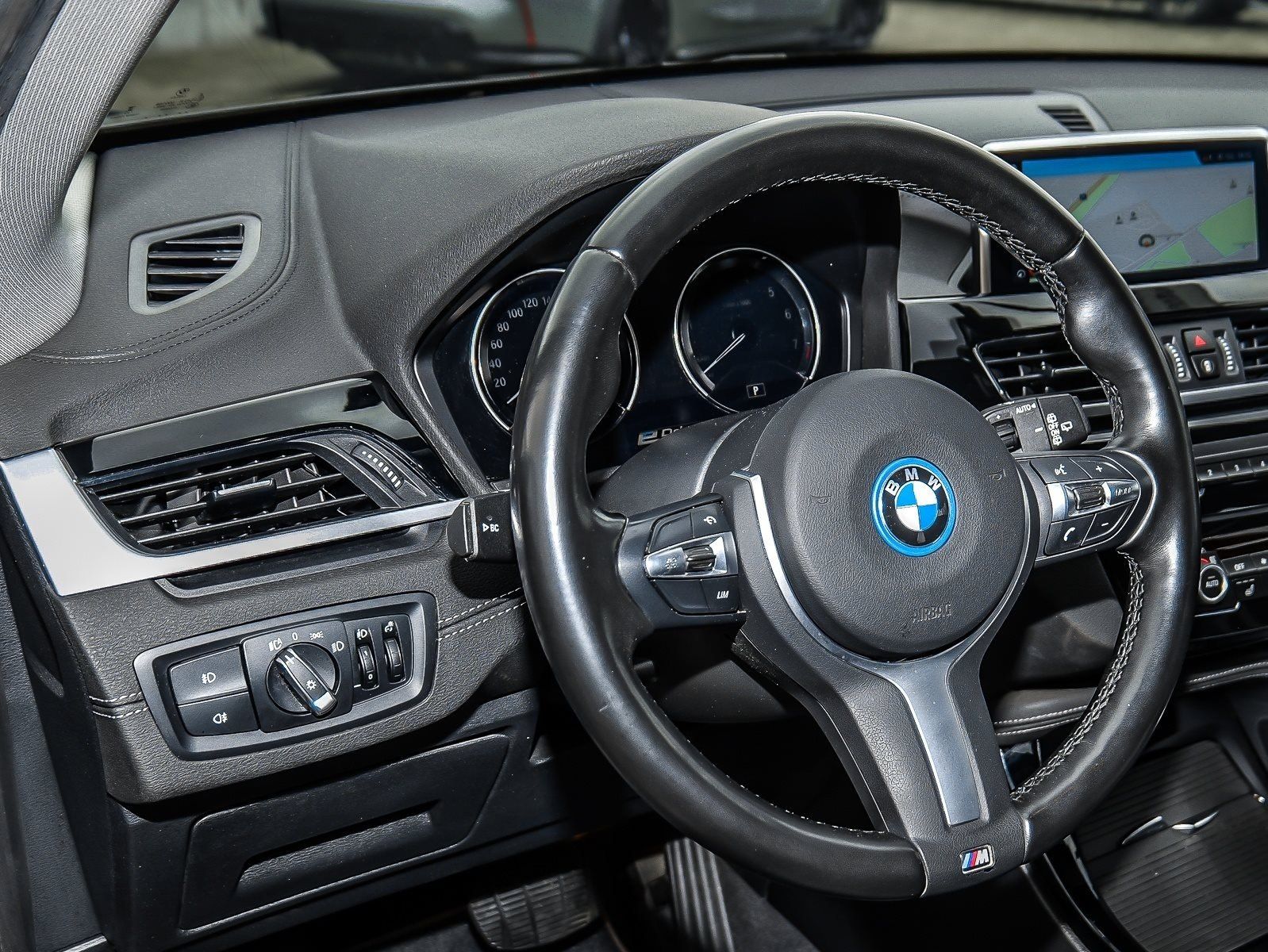 BMW X1 xDrive25e Sport Line - Samsaru's Car Outlet