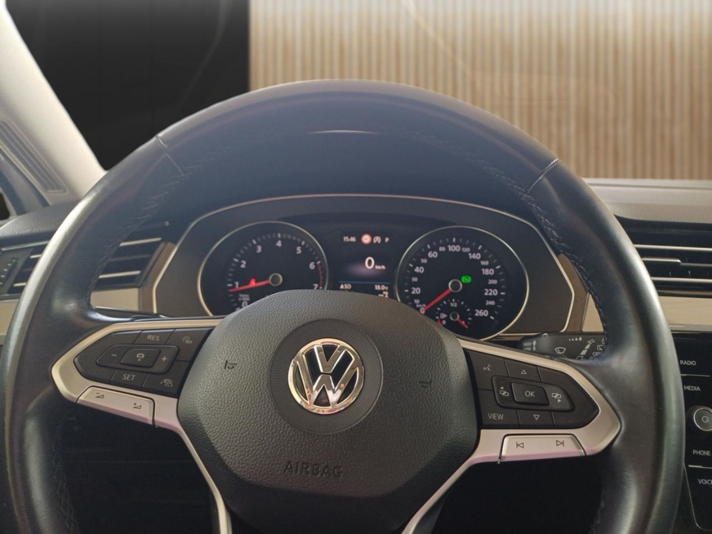Volkswagen Passat 2.0 TSI Business - Samsaru's Car Outlet